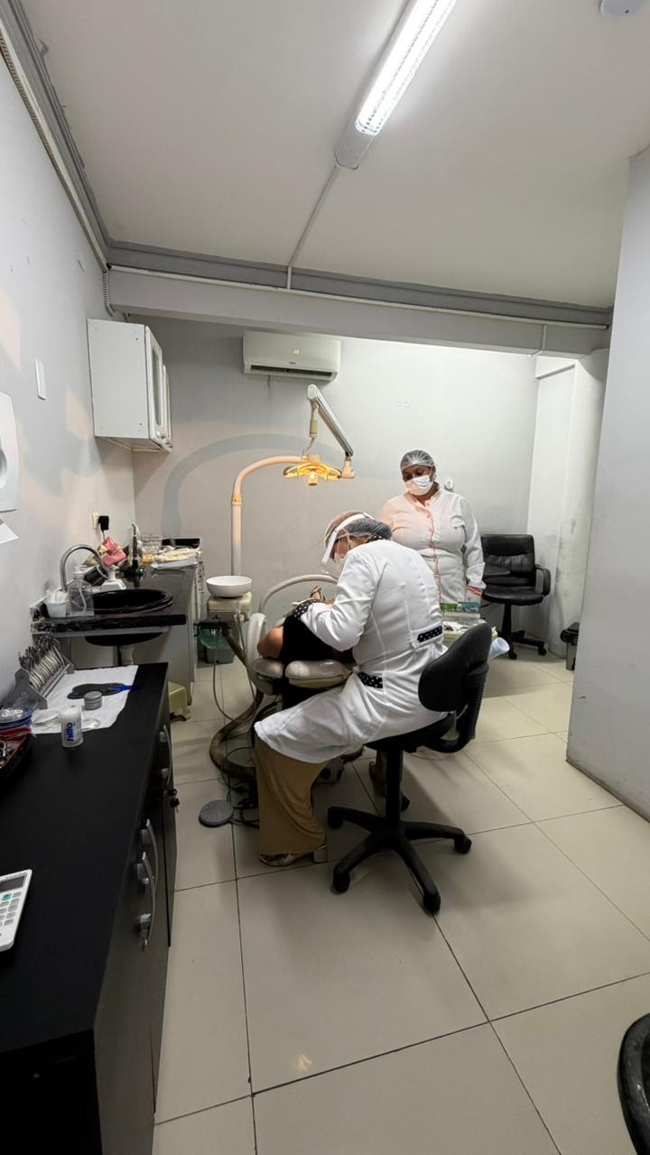 Atendimento odontológico na clínica Espaço Odonto & Saúde em Igarassu
